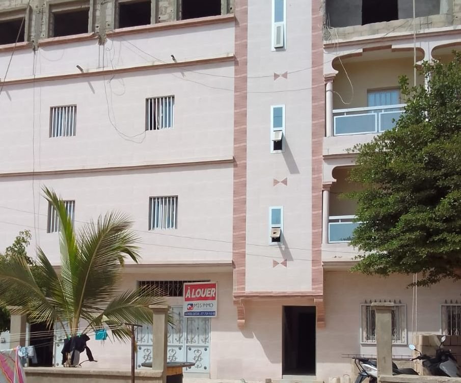 À LOUER : Magasin à Central Kounoune