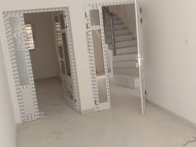 APPARTEMENT À LOUER – MBOUR, ROND-POINT NDADJIÉ